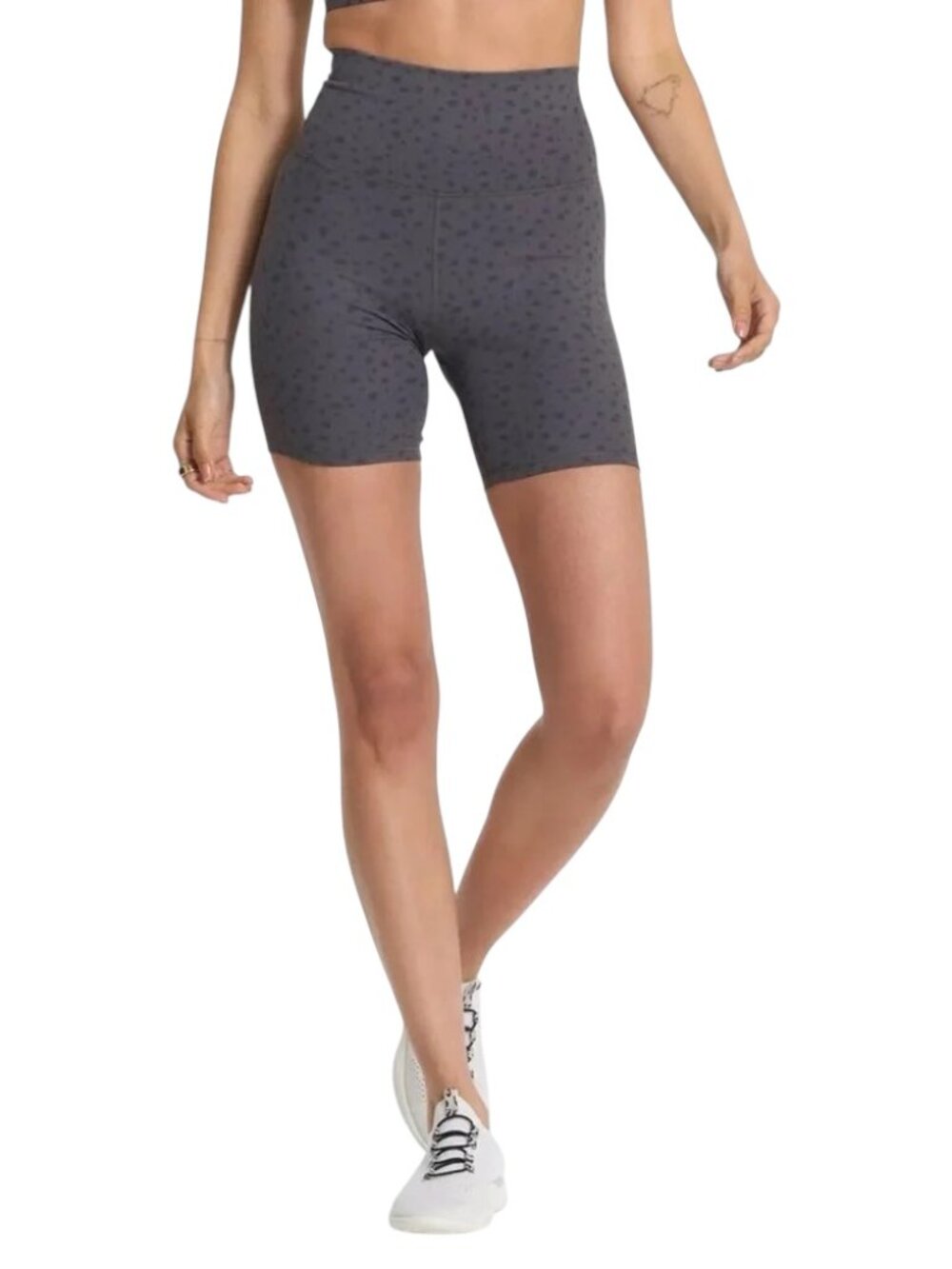 VUORI Daily Short in Black Tonal Dot Print 6" - Size Small